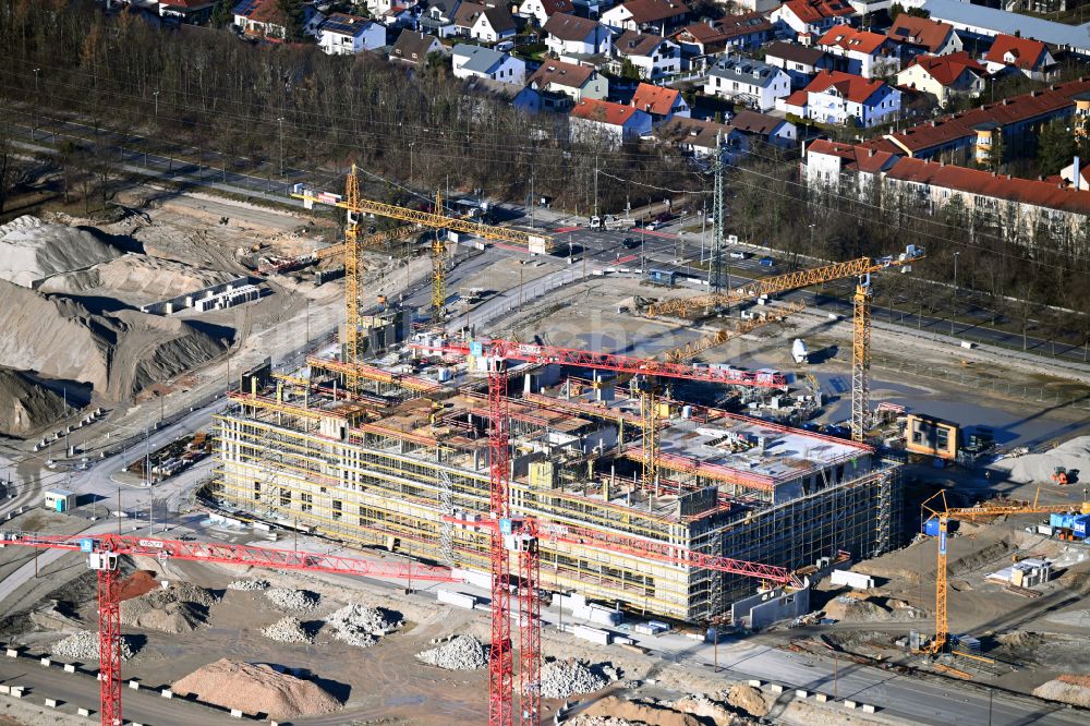 München von oben - Baustelle zum Neubau eines Wohnhauses in München im Bundesland Bayern, Deutschland