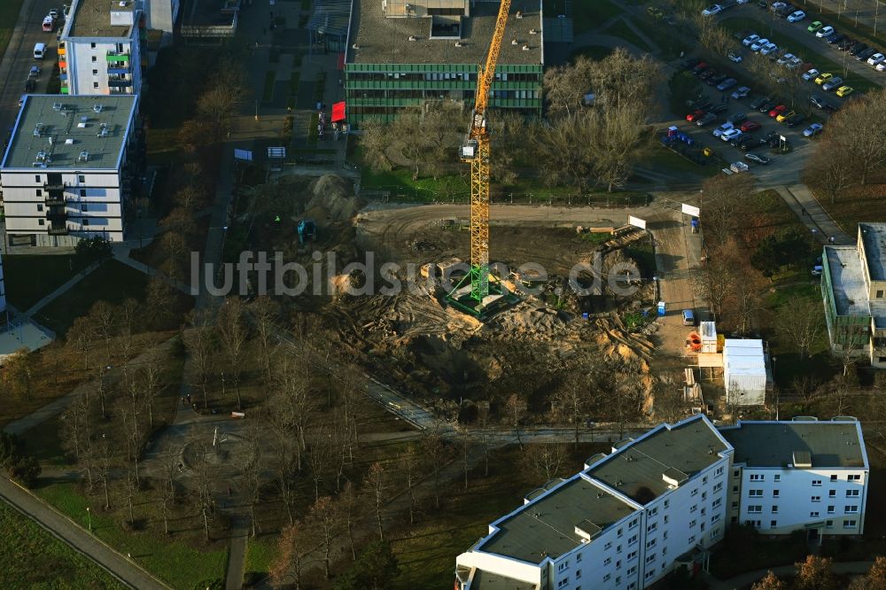 Berlin von oben - Baustelle zum Neubau eines Wohnhauses Die Neuen Ringkolonnaden im Ortsteil Marzahn in Berlin, Deutschland