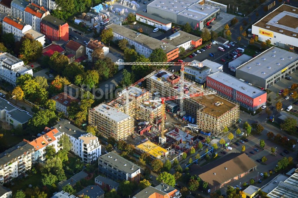 Berlin von oben - Baustelle zum Neubau eines Wohnhauses im Ortsteil Adlershof in Berlin, Deutschland