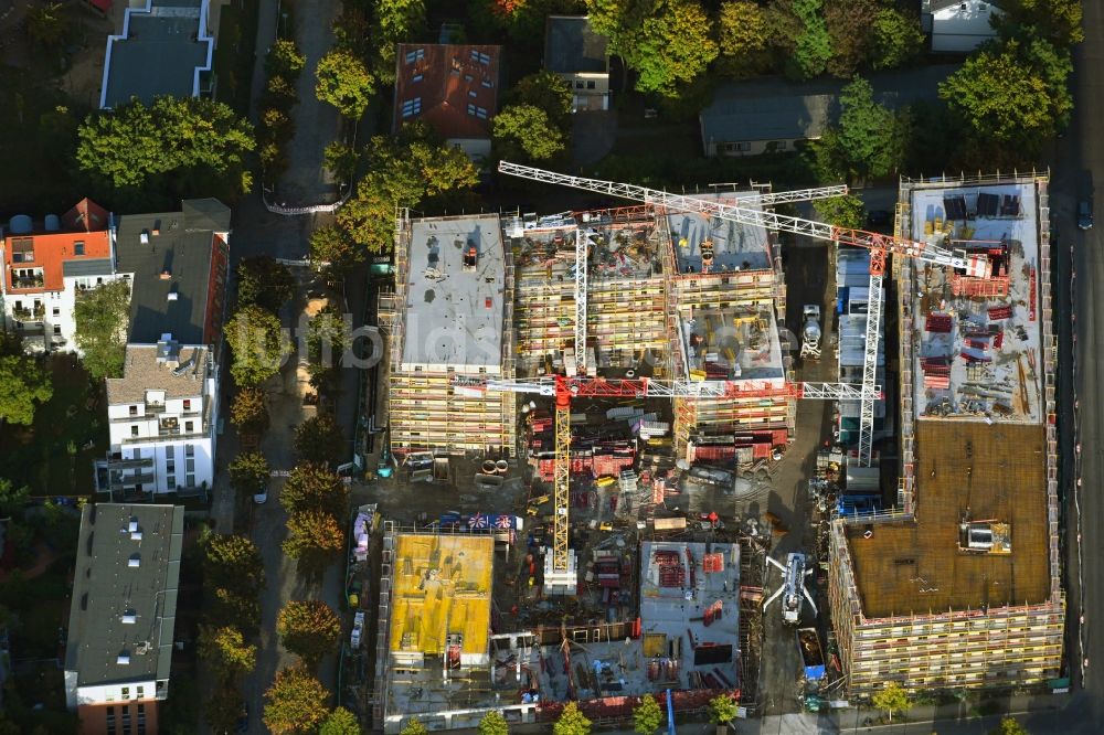 Luftbild Berlin - Baustelle zum Neubau eines Wohnhauses im Ortsteil Adlershof in Berlin, Deutschland