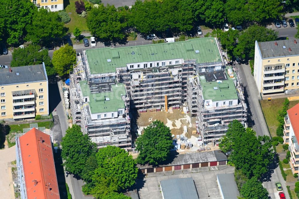 Luftbild Berlin - Baustelle zum Neubau eines Wohnhauses im Ortsteil Baumschulenweg in Berlin, Deutschland