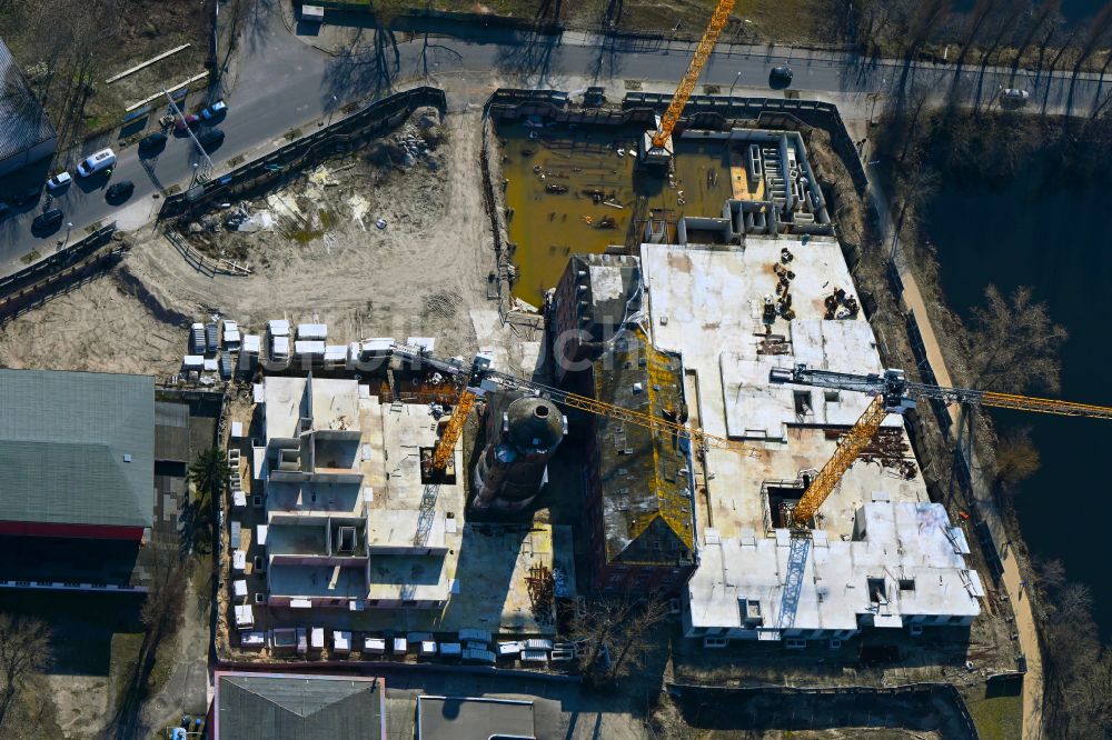 Luftbild Berlin - Baustelle zum Neubau eines Wohnhauses im Ortsteil Haselhorst in Berlin, Deutschland