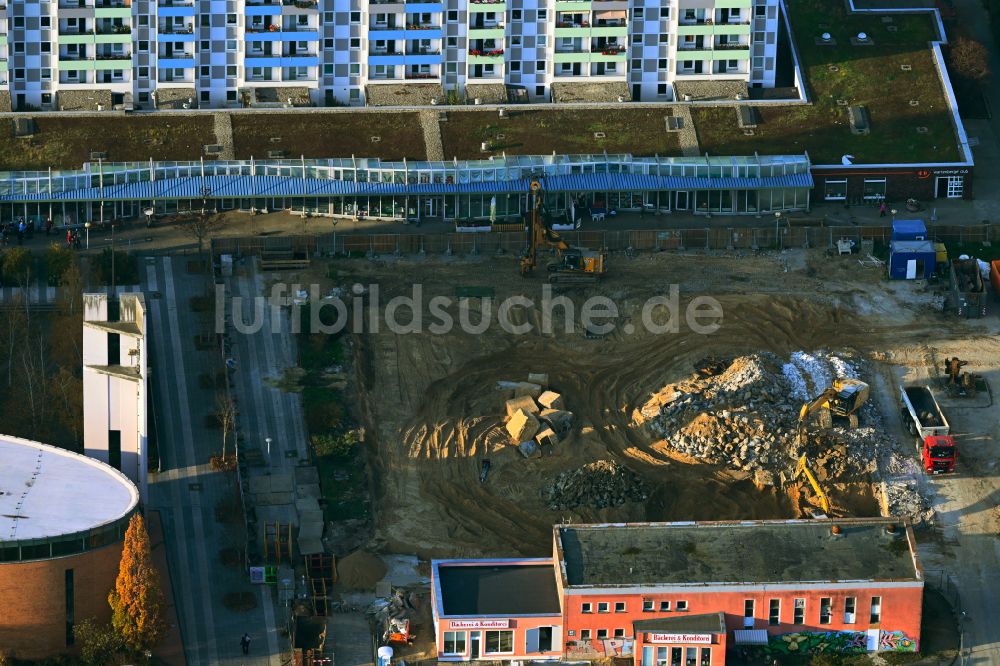 Berlin von oben - Baustelle zum Neubau eines Wohnhauses im Ortsteil Hohenschönhausen in Berlin, Deutschland