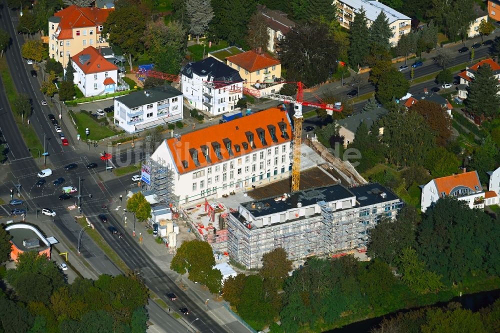 Luftaufnahme Berlin - Baustelle zum Neubau eines Wohnhauses im Ortsteil Lichterfelde in Berlin, Deutschland