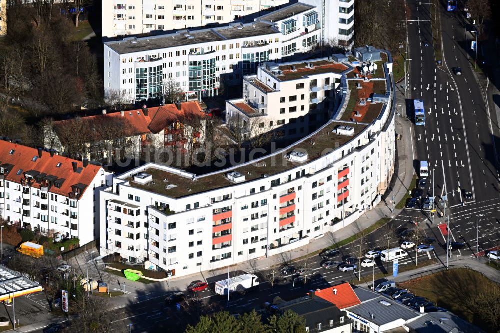 Luftaufnahme München - Baustelle zum Neubau eines Wohnhauses im Ortsteil Pasing-Obermenzing in München im Bundesland Bayern, Deutschland