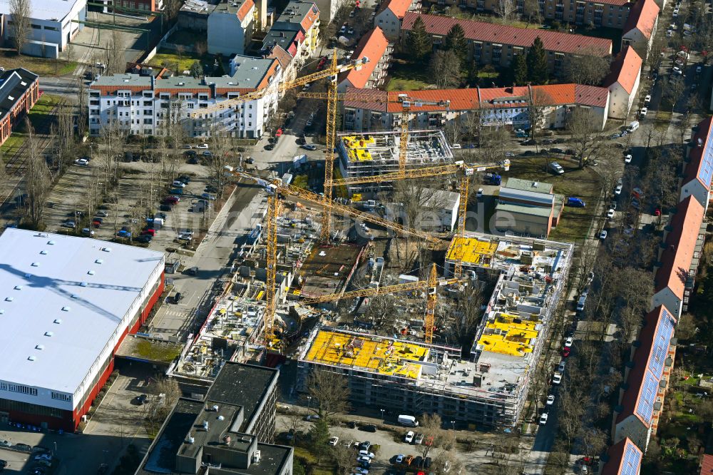 Luftbild Berlin - Baustelle zum Neubau eines Wohnhauses im Ortsteil Tegel in Berlin, Deutschland