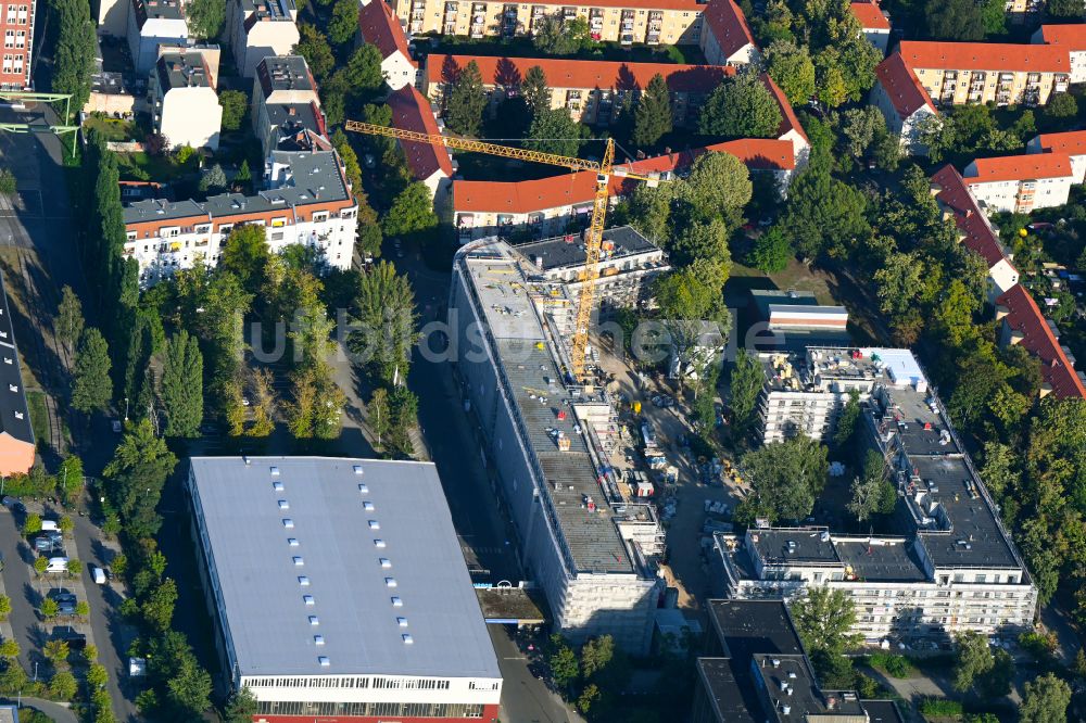 Luftbild Berlin - Baustelle zum Neubau eines Wohnhauses im Ortsteil Tegel in Berlin, Deutschland