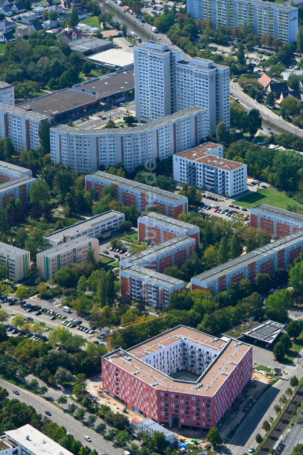 Berlin aus der Vogelperspektive: Baustelle zum Neubau eines Wohnhauses Pöhlbergstraße im Ortsteil Marzahn in Berlin, Deutschland