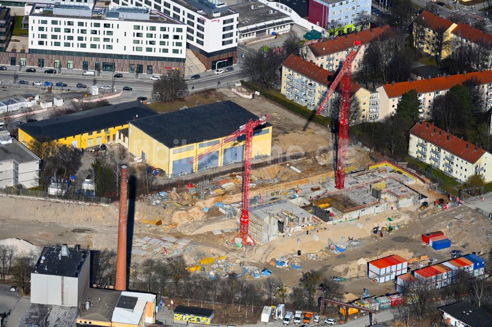 Luftbild München - Baustelle zum Neubau eines Wohnhauses an der Piusstraße - Püreelinie im Ortsteil Berg am Laim in München im Bundesland Bayern, Deutschland