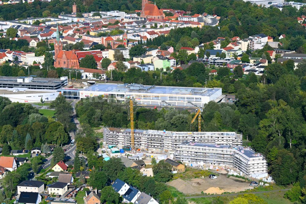 Luftaufnahme Bernau - Baustelle zum Neubau eines Wohnhauses des Projekts Panke Aue am Schönfelder Weg in Bernau im Bundesland Brandenburg, Deutschland