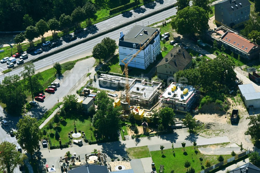 Luftaufnahme Hoppegarten - Baustelle zum Neubau eines Wohnhauses an der Rennbahnallee in Hoppegarten im Bundesland Brandenburg, Deutschland