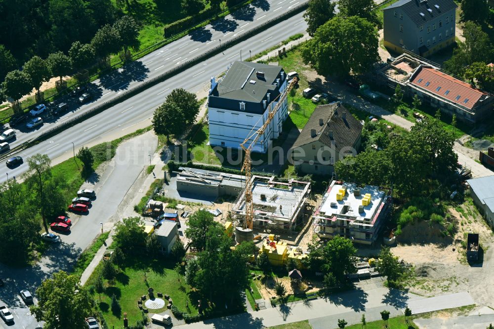 Hoppegarten von oben - Baustelle zum Neubau eines Wohnhauses an der Rennbahnallee in Hoppegarten im Bundesland Brandenburg, Deutschland