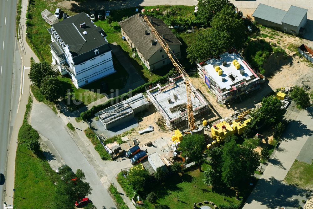 Hoppegarten aus der Vogelperspektive: Baustelle zum Neubau eines Wohnhauses an der Rennbahnallee in Hoppegarten im Bundesland Brandenburg, Deutschland