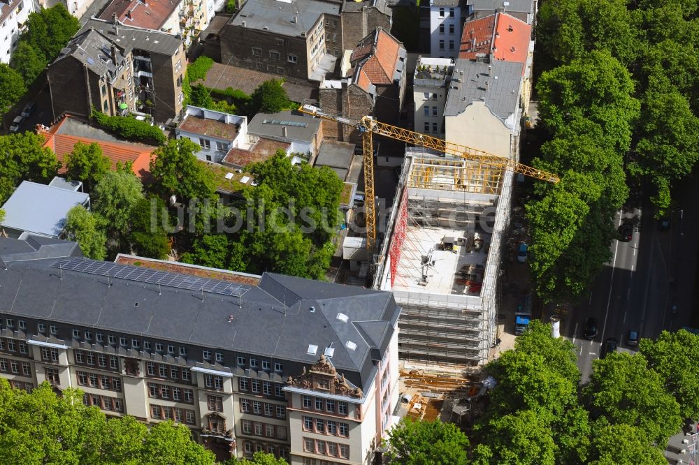 Luftaufnahme Mainz - Baustelle zum Neubau eines Wohnhauses an der Rheinallee in Mainz im Bundesland Rheinland-Pfalz, Deutschland