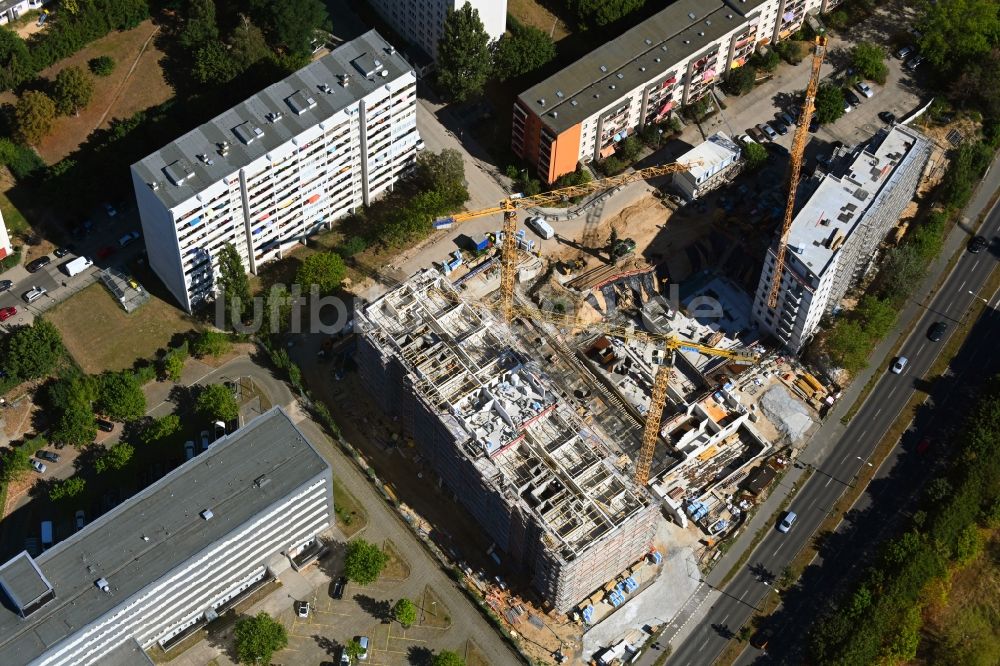 Luftaufnahme Berlin - Baustelle zum Neubau eines Wohnhauses an der Schützenstraße im Ortsteil Altglienicke in Berlin, Deutschland