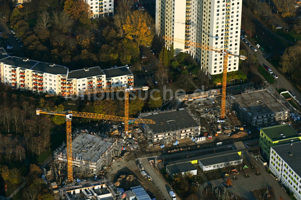 Berlin aus der Vogelperspektive: Baustelle zum Neubau eines Wohnhauses Südliche Ringkolonnaden im Ortsteil Marzahn in Berlin, Deutschland