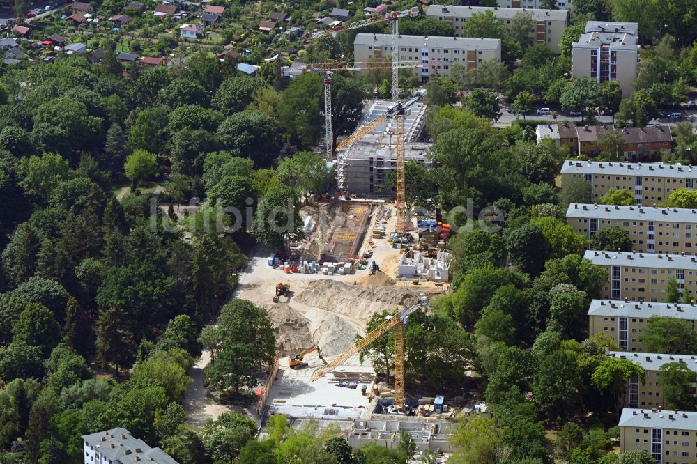 Luftbild Berlin - Baustelle zum Neubau eines Wohnhauses im Septimer Viertel in Berlin, Deutschland