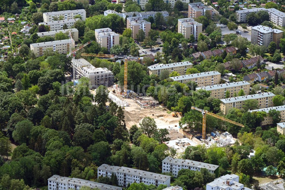 Berlin aus der Vogelperspektive: Baustelle zum Neubau eines Wohnhauses im Septimer Viertel in Berlin, Deutschland