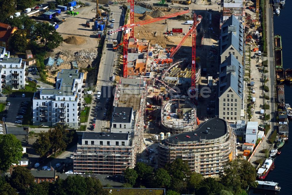 Berlin von oben - Baustelle zum Neubau eines Wohnhauses Speicher Ballett im Ortsteil Spandau in Berlin, Deutschland