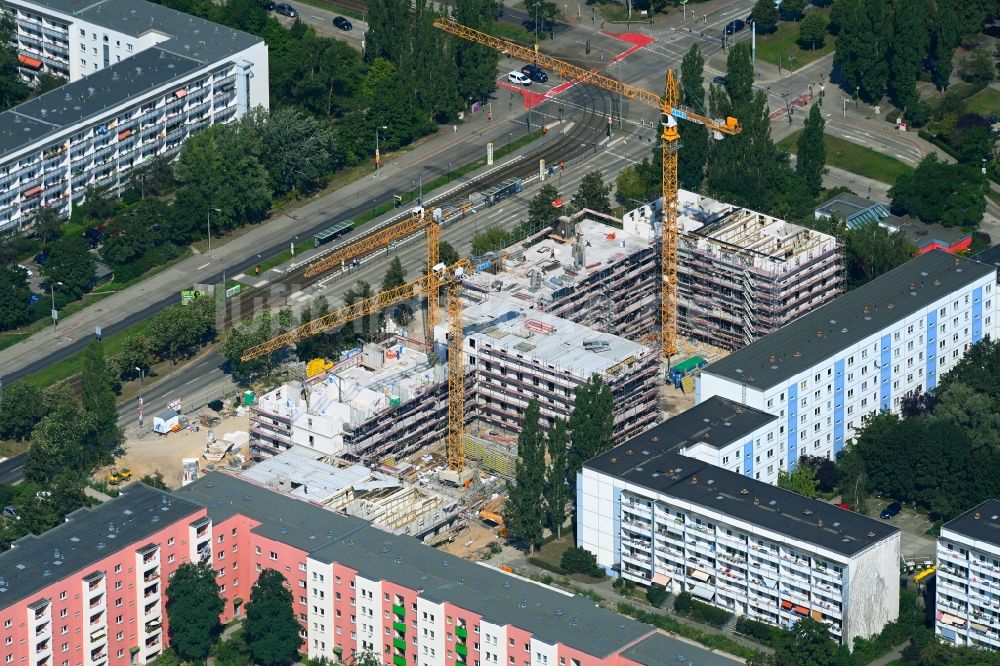 Berlin von oben - Baustelle zum Neubau eines Wohnhauses Stendaler Straße Ecke Tangermünder Straße im Ortsteil Hellersdorf in Berlin, Deutschland