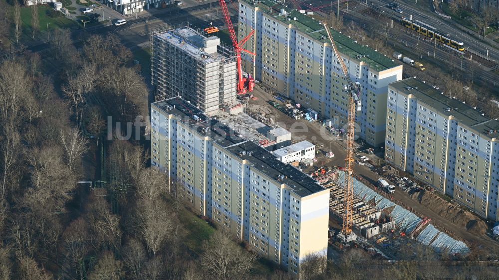 Berlin von oben - Baustelle zum Neubau eines Wohnhauses mit Studentenapartments der Belinovo Grundstücksentwicklung GmbH in Berlin, Deutschland
