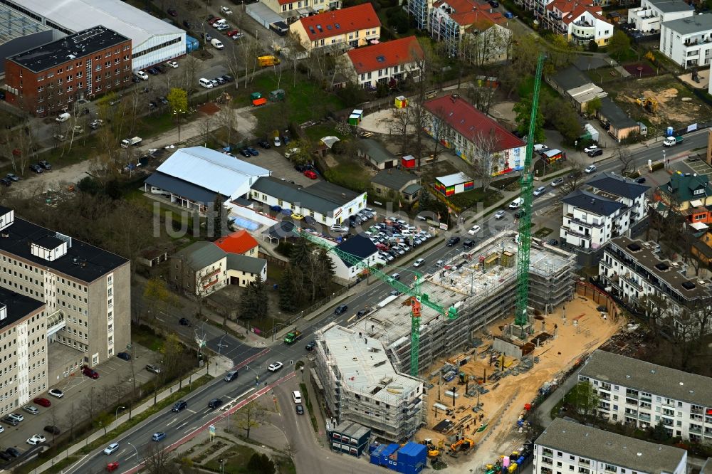Teltow aus der Vogelperspektive: Baustelle zum Neubau eines Wohnhauses in Teltow im Bundesland Brandenburg, Deutschland