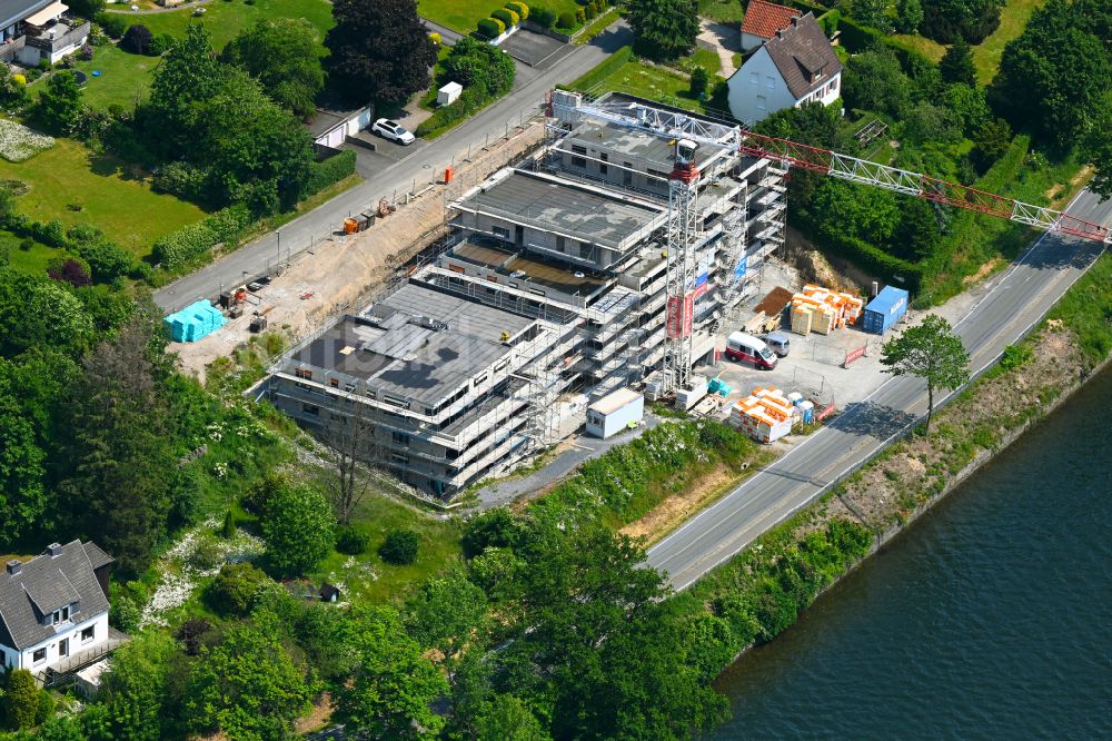 Körbecke von oben - Baustelle zum Neubau eines Wohnhauses am Ufer des Möhnesee in Körbecke im Bundesland Nordrhein-Westfalen, Deutschland