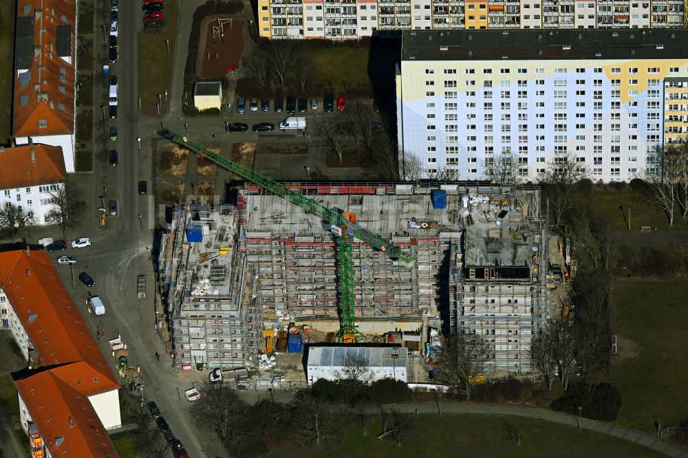Berlin von oben - Baustelle zum Neubau eines Wohnhauses an der Vesaliusstraße in Berlin, Deutschland