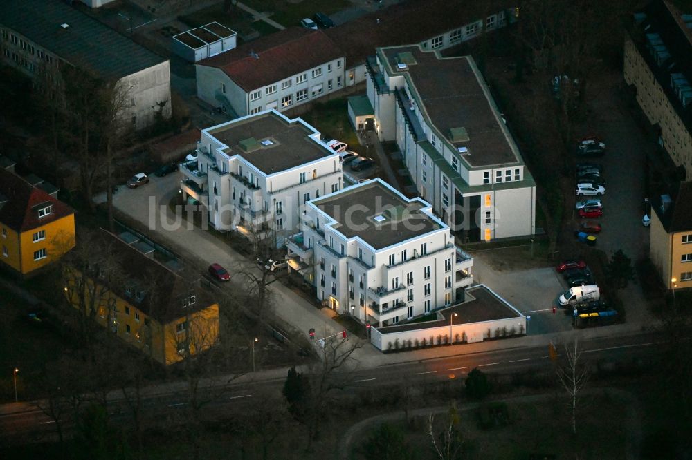 Neuruppin aus der Vogelperspektive: Baustelle zum Neubau eines Wohnhauses Wohnen am Schlossgarten in Neuruppin im Bundesland Brandenburg, Deutschland