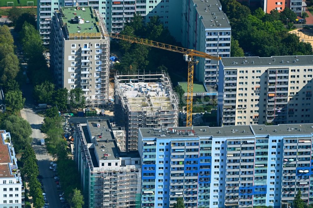Berlin aus der Vogelperspektive: Baustelle zum Neubau eines Wohnhauses Zossener Straße Ecke Mittenwalder Straße in Berlin, Deutschland