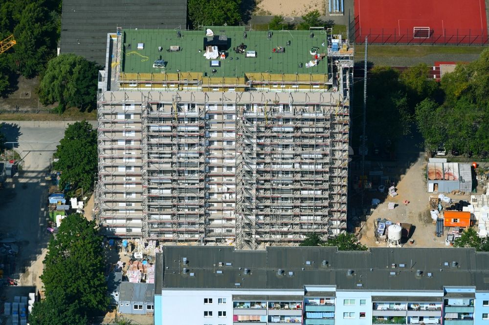 Luftaufnahme Berlin - Baustelle zum Neubau eines Wohnhauses Zossener Straße Ecke Mittenwalder Straße in Berlin, Deutschland