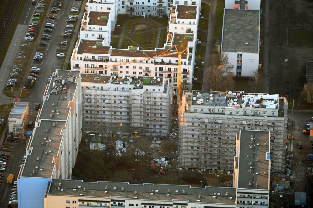 Luftbild Berlin - Baustelle zum Neubau eines Wohnhauses Zossener Straße Ecke Mittenwalder Straße in Berlin, Deutschland