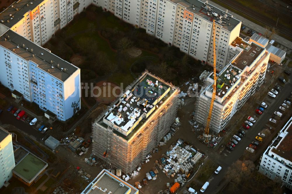 Luftaufnahme Berlin - Baustelle zum Neubau eines Wohnhauses Zossener Straße Ecke Mittenwalder Straße in Berlin, Deutschland