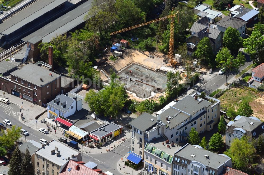 Luftbild Berlin - Baustelle zum Neubau eines Wohnheim Wohnpflegeheim - Gebäude an der Wodanstraße im Ortsteil Mahlsdorf in Berlin, Deutschland