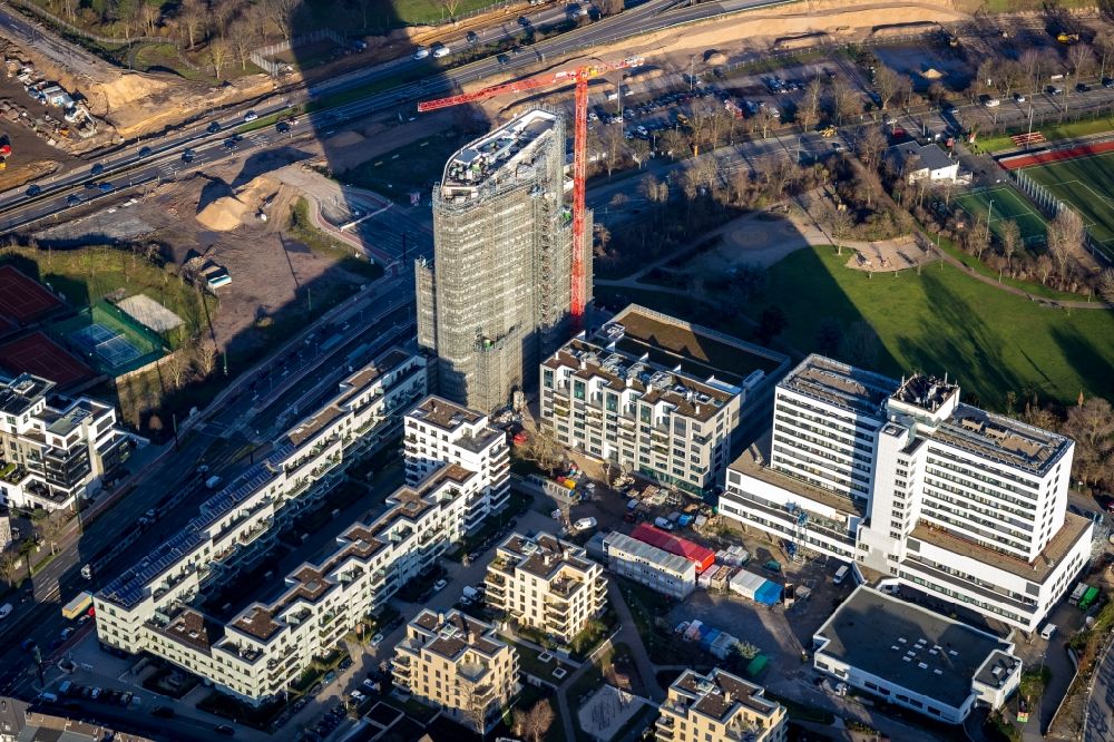 Luftbild Düsseldorf - Baustelle zum Neubau des Wohnhochhauses Rheinkilometer 740 (RKM 740) in Düsseldorf im Bundesland Nordrhein-Westfalen, Deutschland