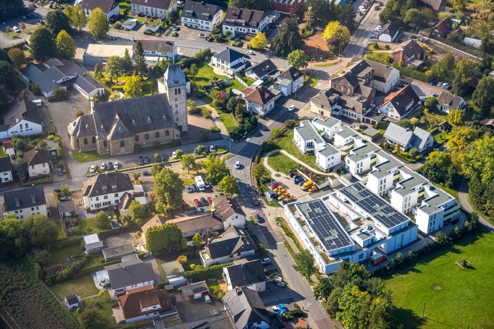Luftaufnahme Menden (Sauerland) - Baustelle zum Neubau des Wohnpark Holzener Heide in Menden (Sauerland) im Bundesland Nordrhein-Westfalen, Deutschland