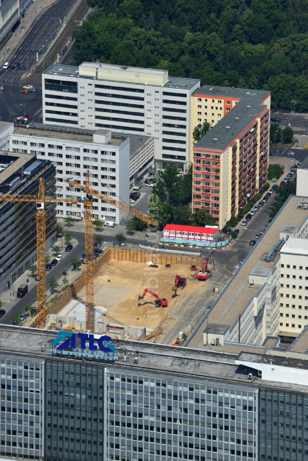 Luftbild Berlin Prenzlauer Berg - Baustelle zum Neubau des Wohnquartier am Alexanderplatz in Berlin