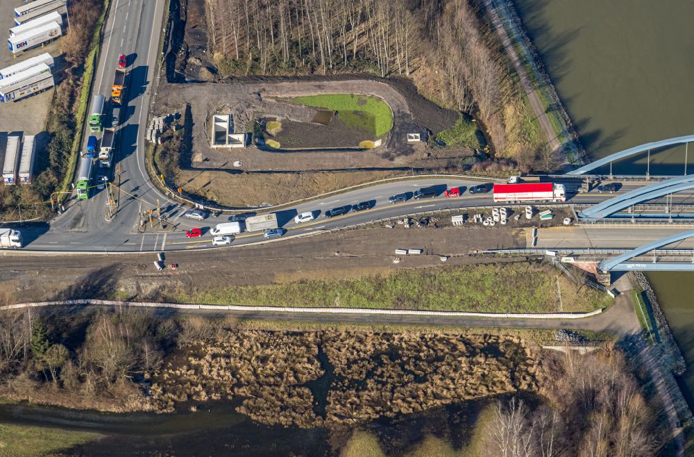 Luftaufnahme Lünen - Baustelle zum Neubau und zur Erweiterung des Straßenverlaufes an der Brücke über den Datteln-Hamm-Kanal in Lünen im Bundesland Nordrhein-Westfalen, Deutschland