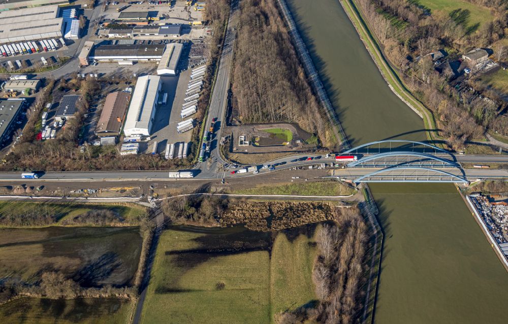 Lünen von oben - Baustelle zum Neubau und zur Erweiterung des Straßenverlaufes an der Brücke über den Datteln-Hamm-Kanal in Lünen im Bundesland Nordrhein-Westfalen, Deutschland