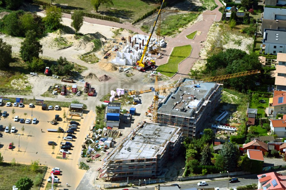 Luftaufnahme Caputh - Baustelle zum Neubau zweier Mehrfamilien-Wohnhäuseser im Blütenviertel in Caputh im Bundesland Brandenburg, Deutschland