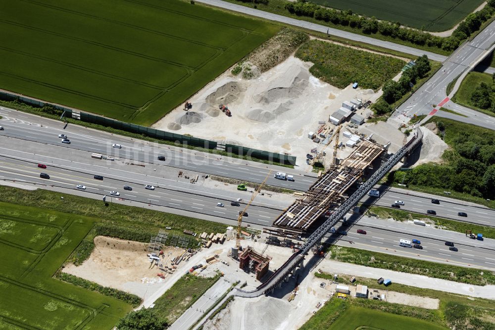 Luftaufnahme Aschheim - Baustelle zum Sanierung und Instandsetzung des Autobahn- Brückenbauwerk BAB A99 in Aschheim im Bundesland Bayern, Deutschland