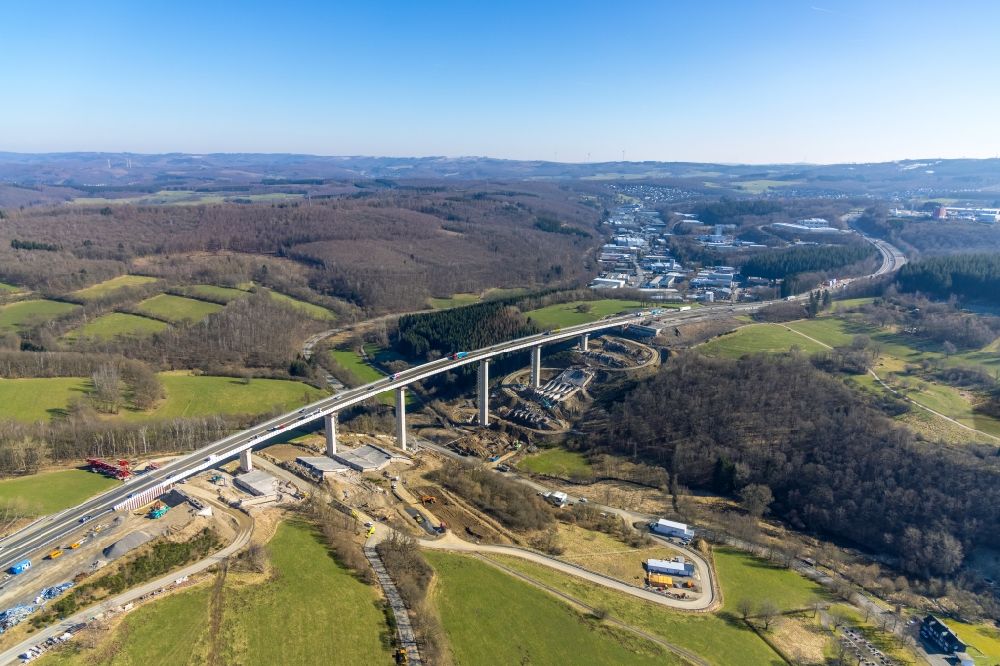Luftaufnahme Rinsdorf - Baustelle zum Sanierung und Instandsetzung des Autobahn- Brückenbauwerk BAB A45 Talbrücke Rinsdorf in Rinsdorf im Bundesland Nordrhein-Westfalen, Deutschland