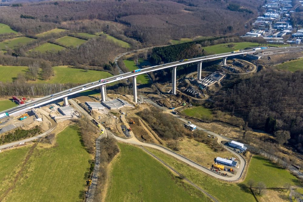 Rinsdorf von oben - Baustelle zum Sanierung und Instandsetzung des Autobahn- Brückenbauwerk BAB A45 Talbrücke Rinsdorf in Rinsdorf im Bundesland Nordrhein-Westfalen, Deutschland