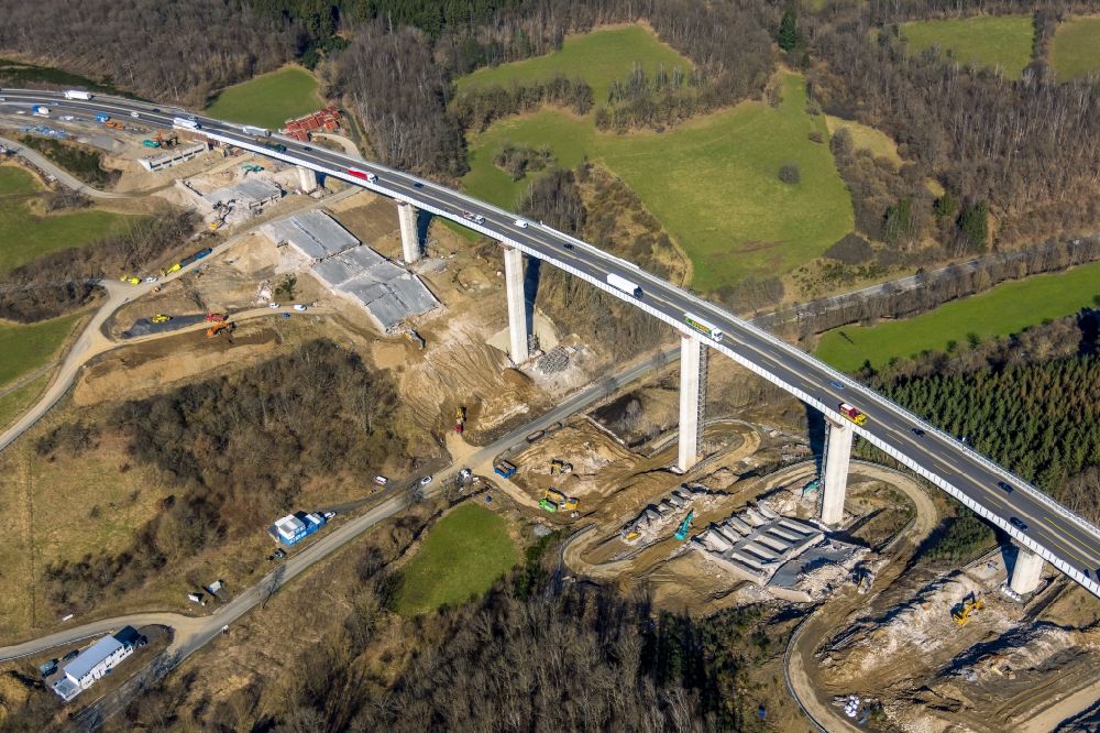 Luftaufnahme Rinsdorf - Baustelle zum Sanierung und Instandsetzung des Autobahn- Brückenbauwerk BAB A45 Talbrücke Rinsdorf in Rinsdorf im Bundesland Nordrhein-Westfalen, Deutschland