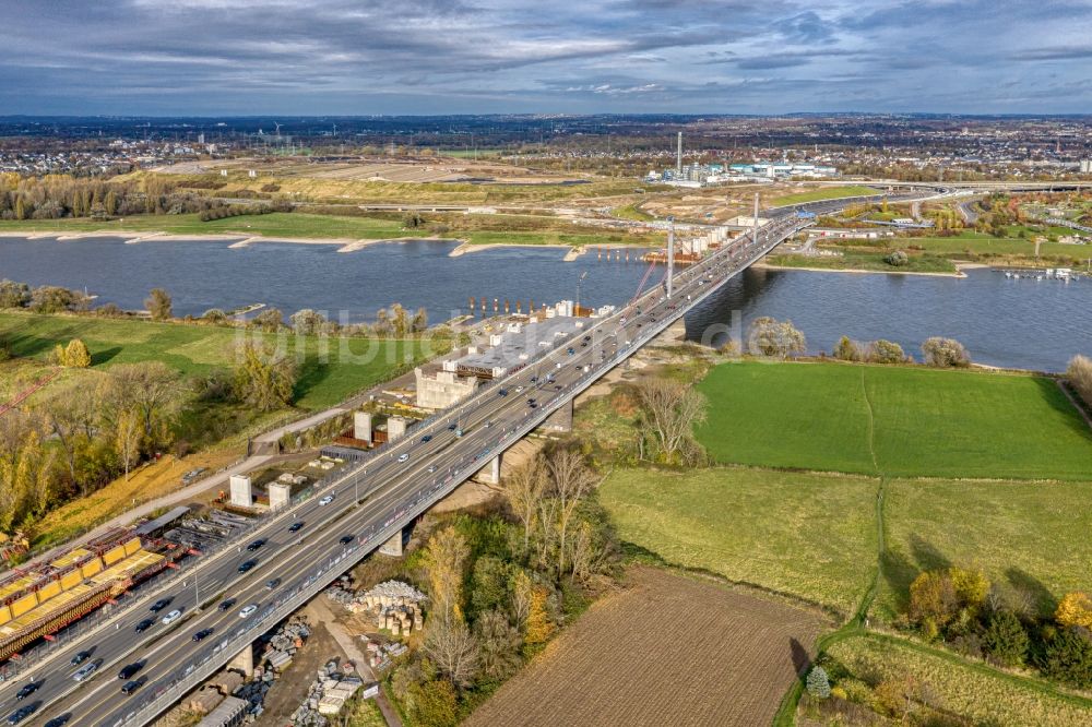 Leverkusen von oben - Baustelle zum Sanierung und Instandsetzung des Autobahn- Brückenbauwerk Leverkusener Rheinbrücke in Leverkusen im Bundesland Nordrhein-Westfalen, Deutschland