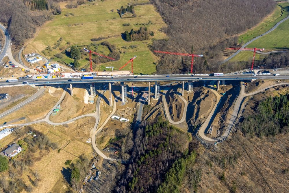 Luftbild Eisern - Baustelle zum Sanierung und Instandsetzung des Autobahn- Brückenbauwerk - Talbrücke BAB A45 in Eisern im Bundesland Nordrhein-Westfalen, Deutschland