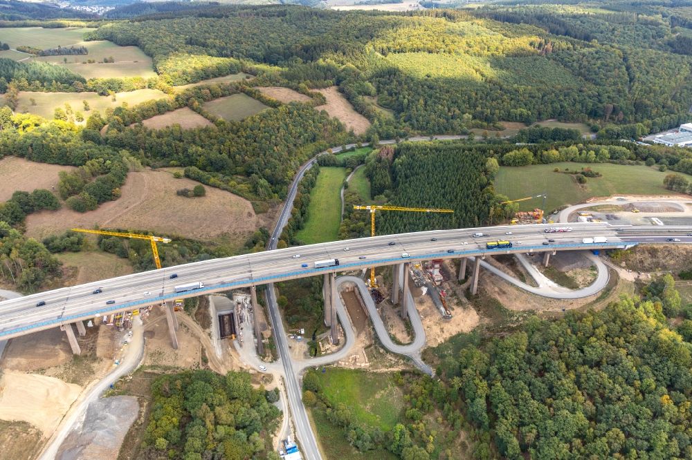 Rinsdorf von oben - Baustelle zum Sanierung und Instandsetzung des Autobahn- Brückenbauwerk A 45 Talbrücke Rinsdorf in Rinsdorf im Bundesland Nordrhein-Westfalen, Deutschland
