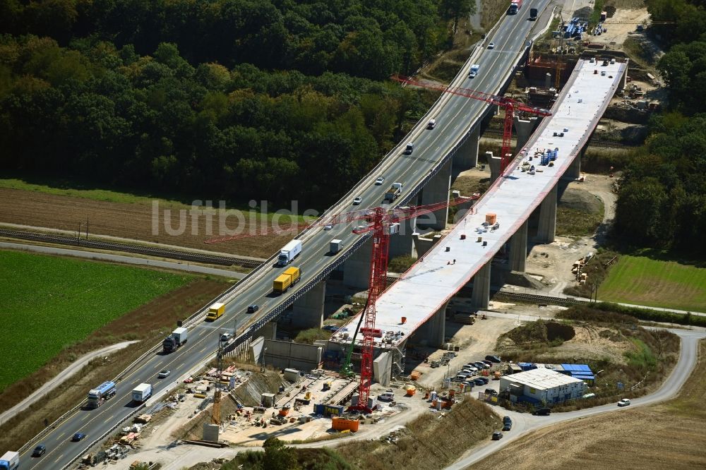 Luftaufnahme Rottendorf - Baustelle zum Sanierung und Instandsetzung des Autobahn- Brückenbauwerk der Talbrücke Rothof entlang der BAB A7 in Rottendorf im Bundesland Bayern, Deutschland