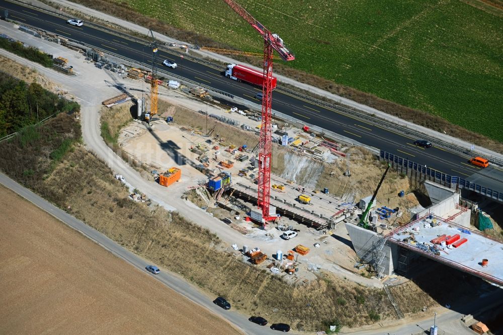 Rottendorf von oben - Baustelle zum Sanierung und Instandsetzung des Autobahn- Brückenbauwerk der Talbrücke Rothof entlang der BAB A7 in Rottendorf im Bundesland Bayern, Deutschland