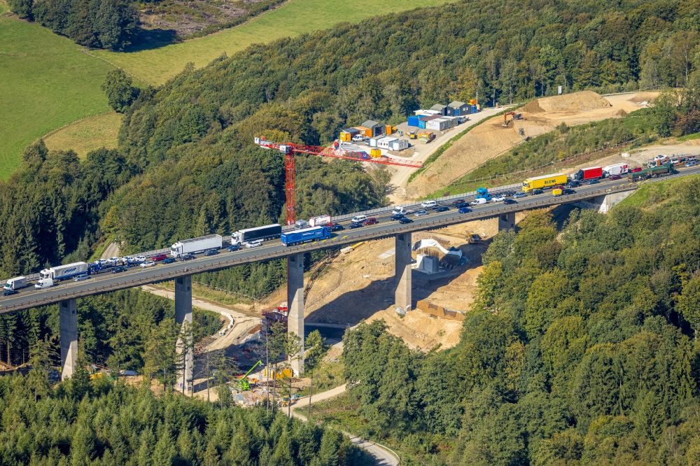 Sterbecke von oben - Baustelle zum Sanierung und Instandsetzung des Autobahn- Brückenbauwerk Talbrücke Sterbecke in Sterbecke im Bundesland Nordrhein-Westfalen, Deutschland